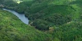 <span class="title">ポツンと一軒家を振り返る　山口県のダムの先　中学校の元教師夫婦</span>